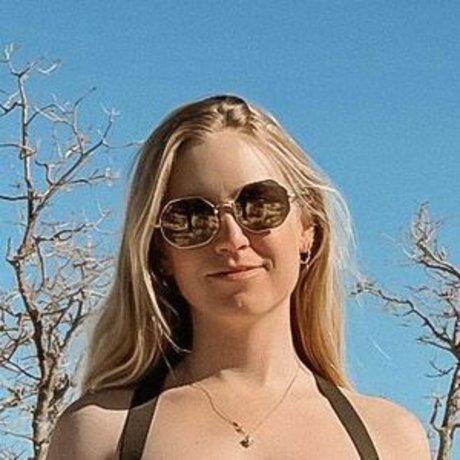 Violet Walker nude model image