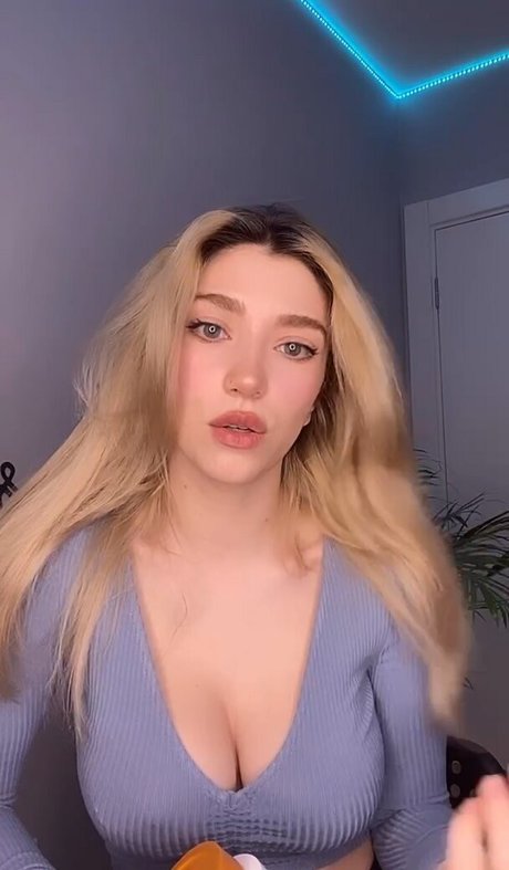 Snowmaiid adult actress archive