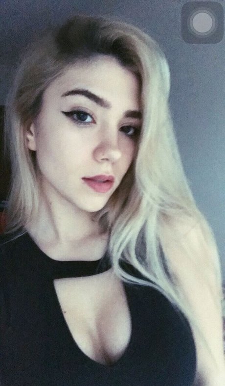 Snowmaiid hot pornstar picture