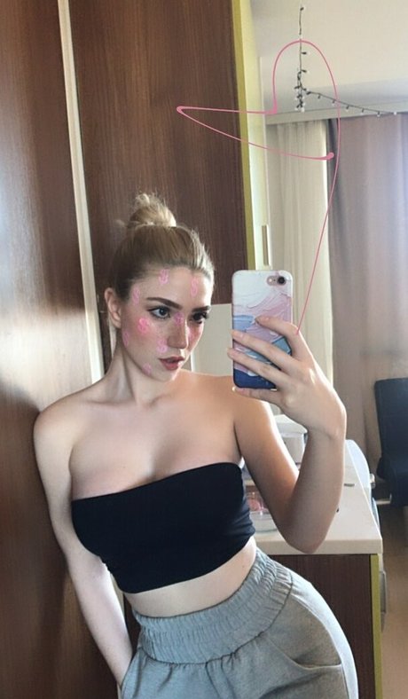 Snowmaiid nude model images