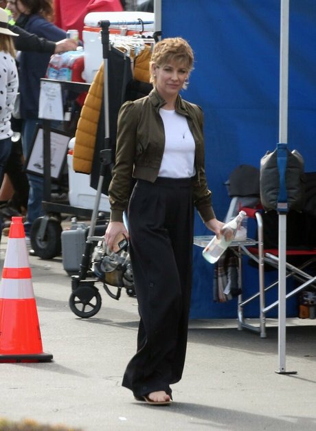 curvy muscle onlyfans sexy naked picture