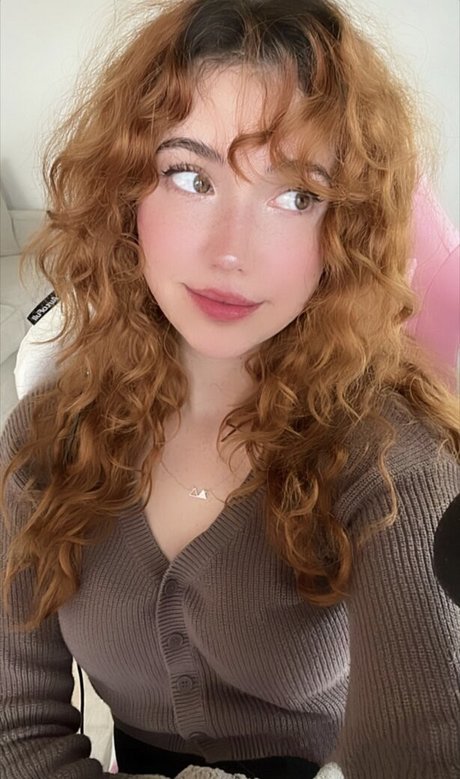 breebunn model naked image