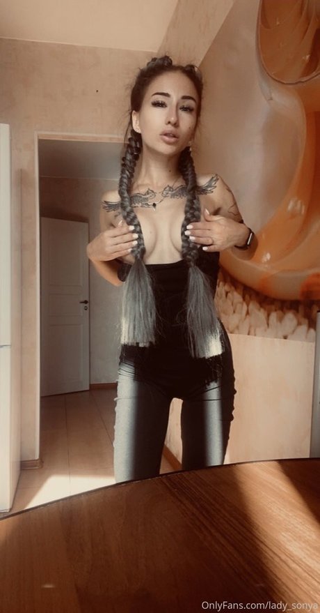 sexy mom onlyfans pornographic pics