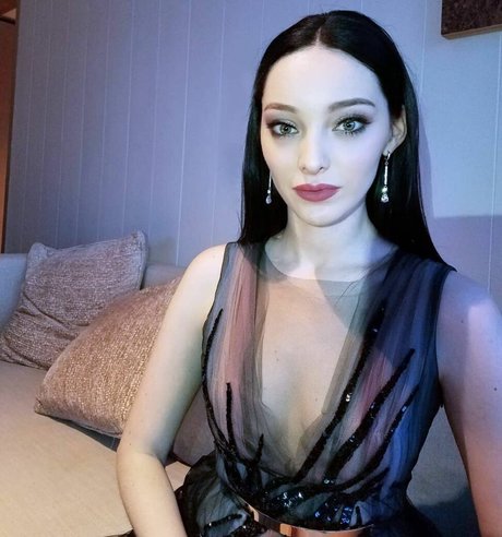 Emma Dumont pornographic actress pics