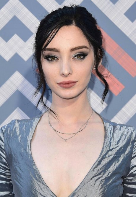 Emma Dumont Quick photo