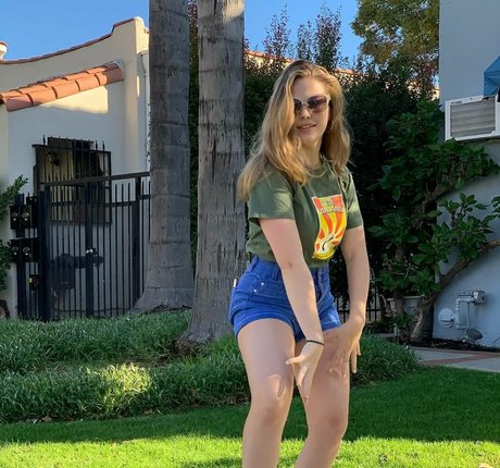 Teagan Croft star nice photo