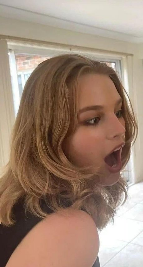 Teagan Croft erotic actress gallery