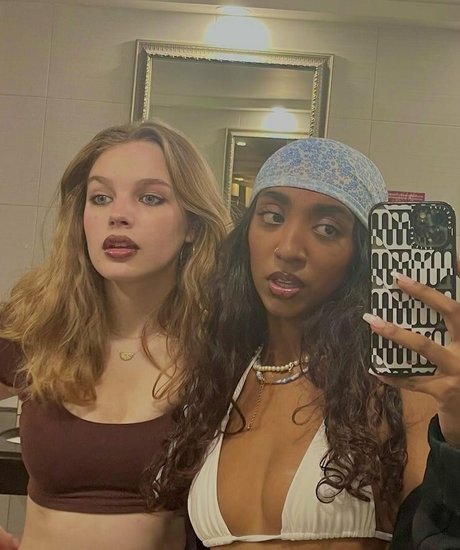 Teagan Croft nude model img