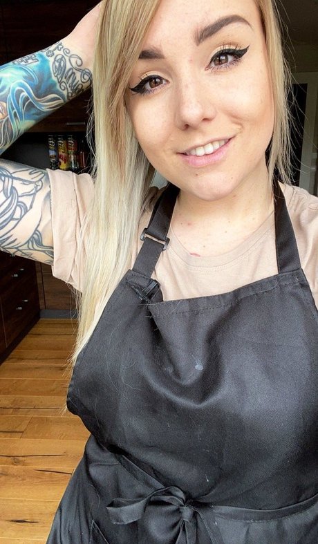 Missrage adult model picture