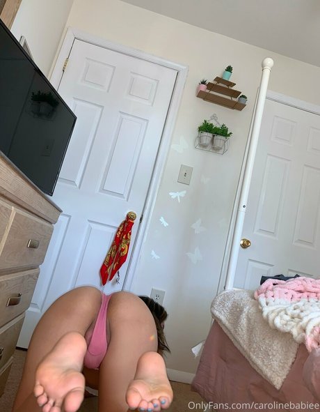 carolinebabiee model free image