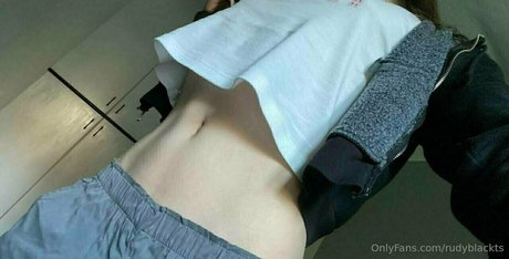 rudyblackts naked star img
