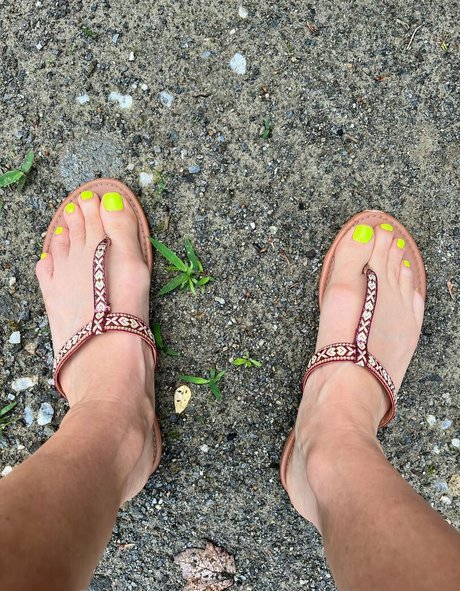 longtoesally stormy star nude photo