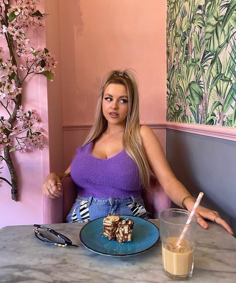 Amber Rose Brightman beautiful pornstar pictures