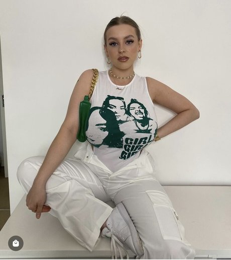 Amber Rose Brightman star art pictures