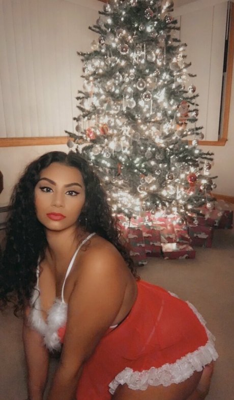 priyasinghxxx nude model pics