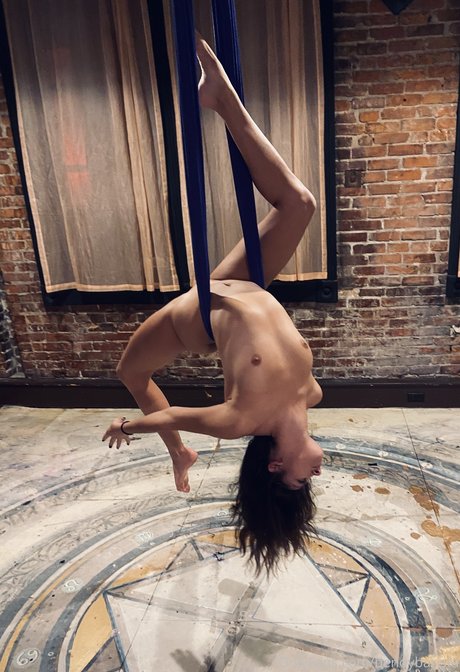 Bendy adult actress picture