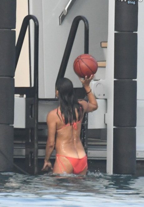 Buttcracks pornographic actress pics