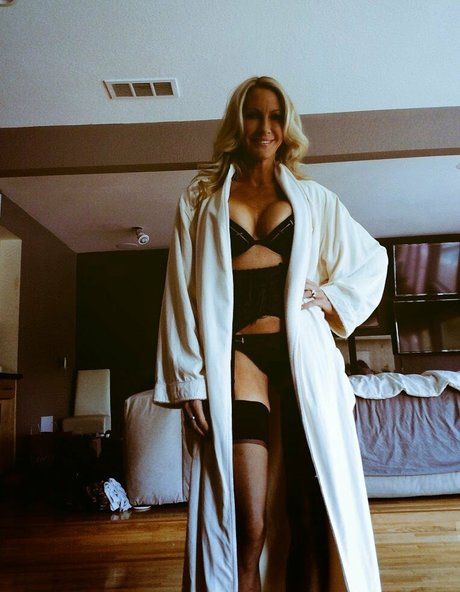 shemale handjob onlyfans art porn pics