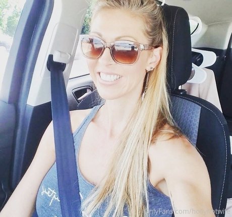 hollyhotwife top model gallery