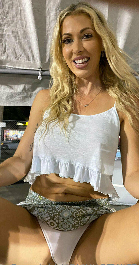 hollyhotwife high quality star picture