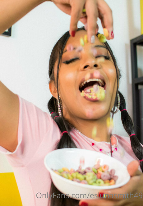 eslunasmith49 star sexy pic