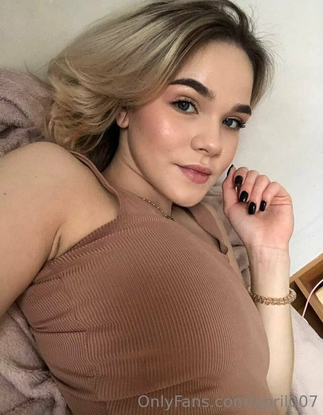 april007 star nude image