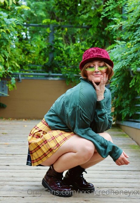 xxsacredhoneyxx pornographic model photo