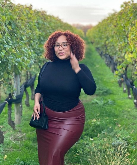 skinny blonde milf onlyfans naked pic