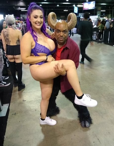 Reagan Foxx naked actress image