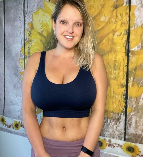 chubby milf onlyfans exclusive image