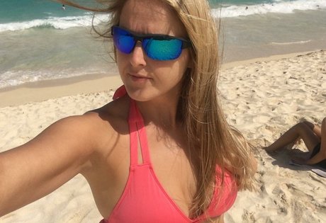 HealthyHappyFitandProud erotic star archive