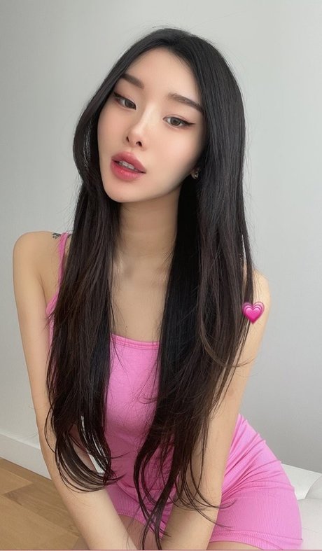 Mari Bambei star sexy galleries