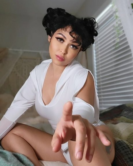 Pinksaltmoon pretty actress archive