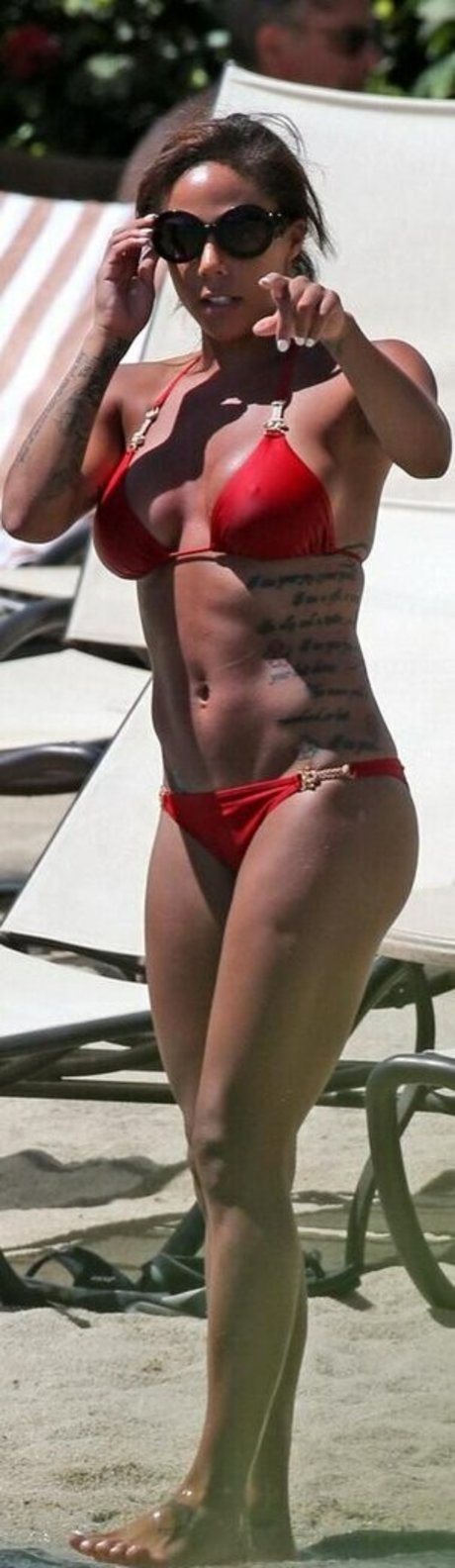 Sydney Leroux model adult pic