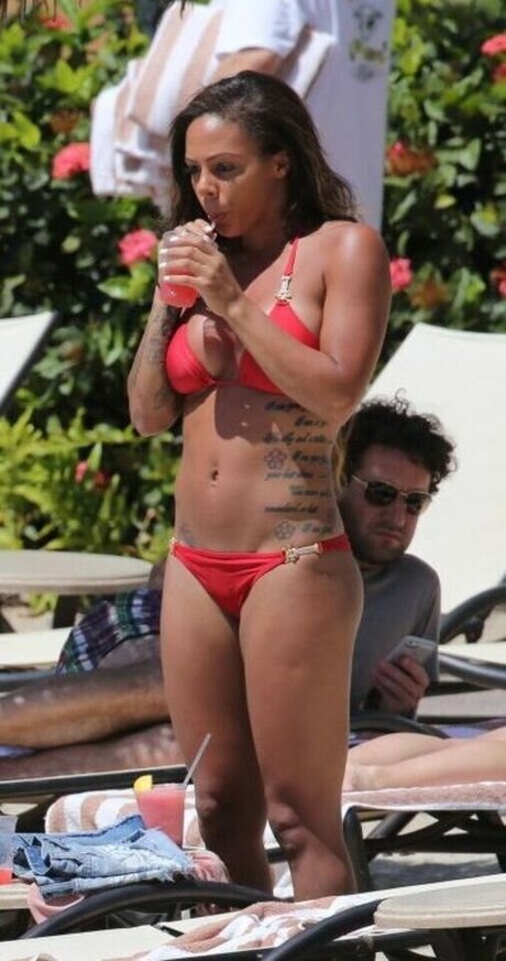 Sydney Leroux actress img