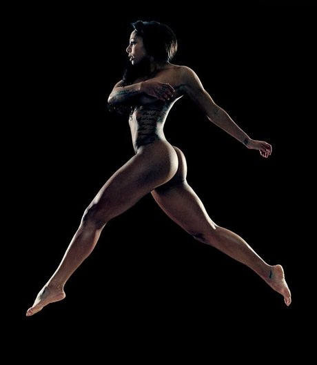 Sydney Leroux model nude photo