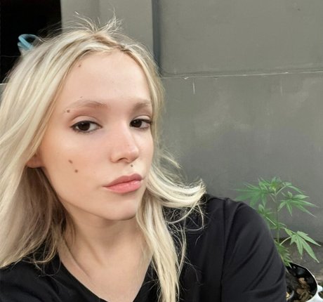 Azuraromanov star porn archive