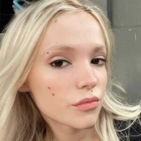 Azuraromanov hot actress images