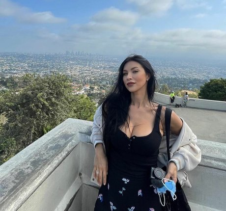 Polina Logunova model pretty galleries