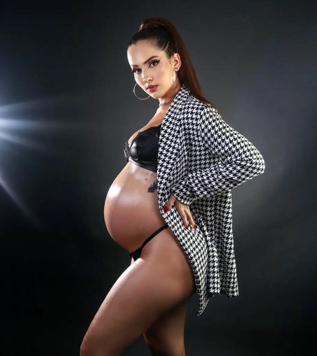 Annykalmeidaa model images