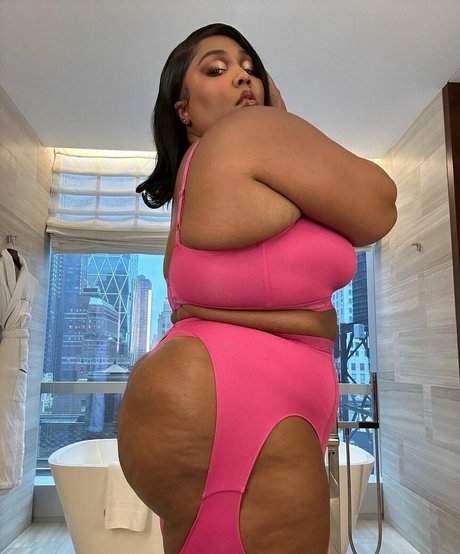 Lizzo sex model pic
