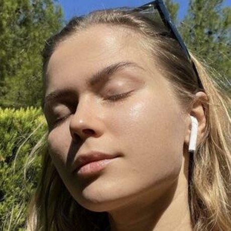 Lizi Asmr nude model pictures