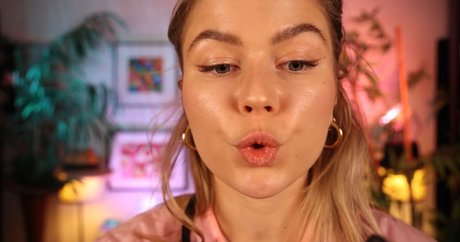 Lizi Asmr pretty model img