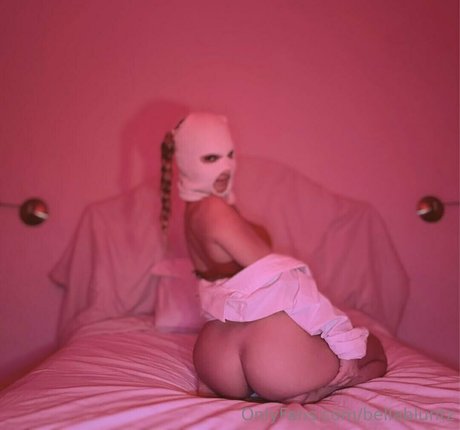 Bellabluntz model pretty archive