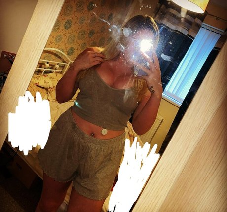 cr19990 pornstar hot img