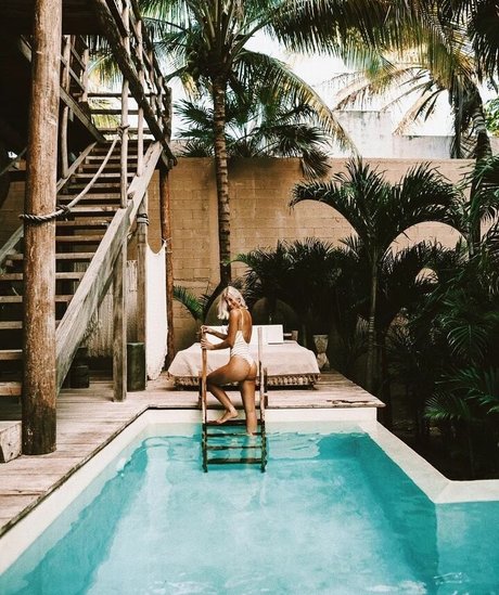 Lauren Bullen model pic