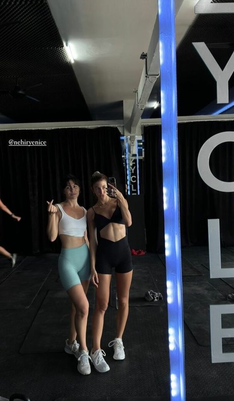 Lauren Bullen hd star photos