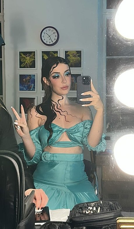 AnniTheDuck pornstar beautiful photo