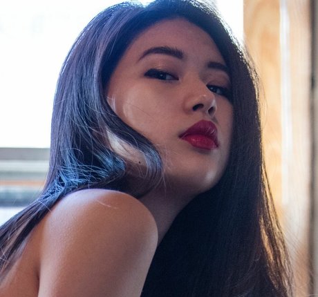 Fionaylin nude actress image