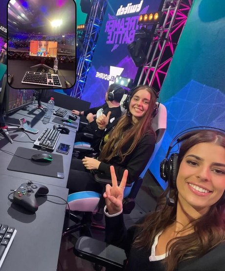 Develique high quality actress pic